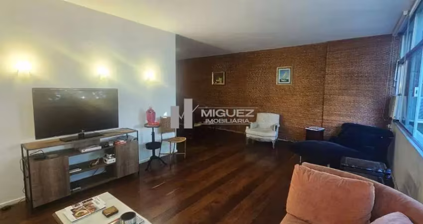 Amplo apartamento à venda na rua barão de jaguaripe. são 3 quartos, dependência completa, 130m² bem distribuídos e 1 vaga de garagem.
