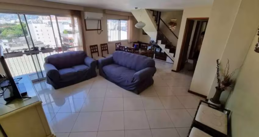 Na rua justiniano da rocha, cobertura à venda com 4 quartos e excelente aproveitamento de espaço. destaque para a área externa privativa e a localização privilegiada no coração de vila isabel. consult