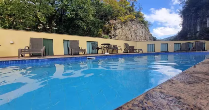 Apartamento à venda, rua pinheiro machado, laranjeiras. varanda, 2 quartos sendo 1 suíte, vaga na escritura e infraestrutura de lazer. código 22902