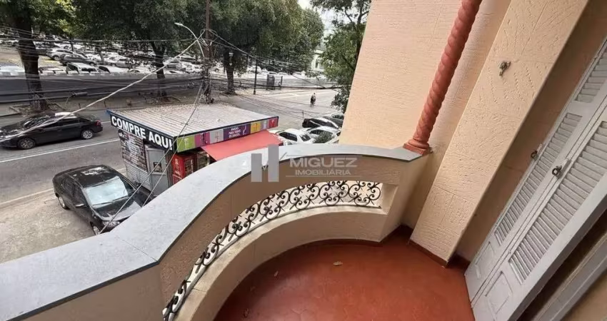 Aluga-se apartamento com àrea externa. tijuca, rua são francisco xavier, 2 quartos, varanda e dependencia completa. próximo ao metrô e  ao colégio militar
