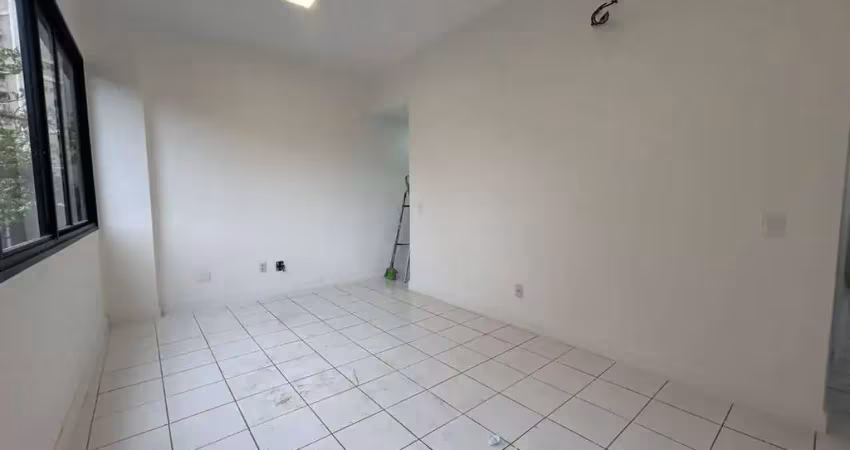 Alugo colado ao shopping tijuca, 3 quartos sendo 1 suíte, dependência completa e vaga!