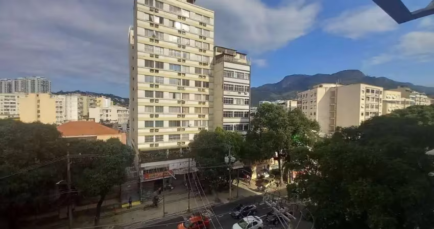 À venda: sala comercial de 40m² na praça da bandeira, em prédio bem-apresentado e muito próximo à haddock lobo. boa opção para escritórios ou consultórios. solicite mais informações.