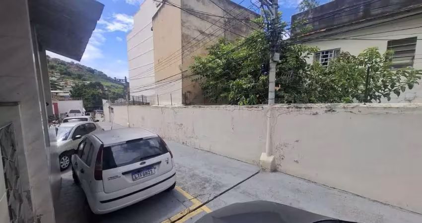 Casa de vila com 3 quartos na rua são francisco xavier, no bairro da tijuca