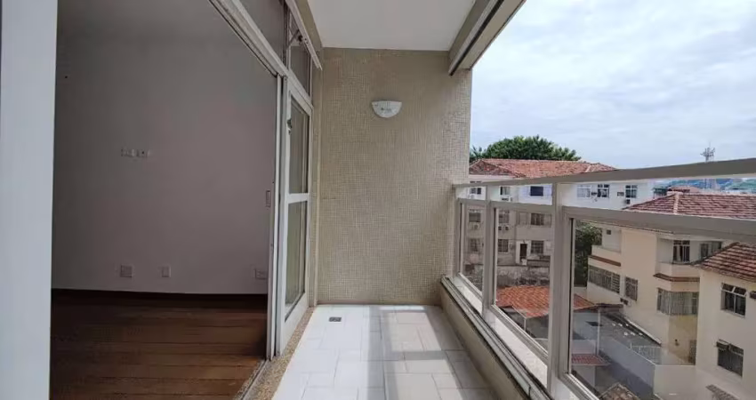 Varanda, 3 quartos sendo  1 suíte, dependência completa, 2 vagas de garagem - rua antônio salema - tijuca
