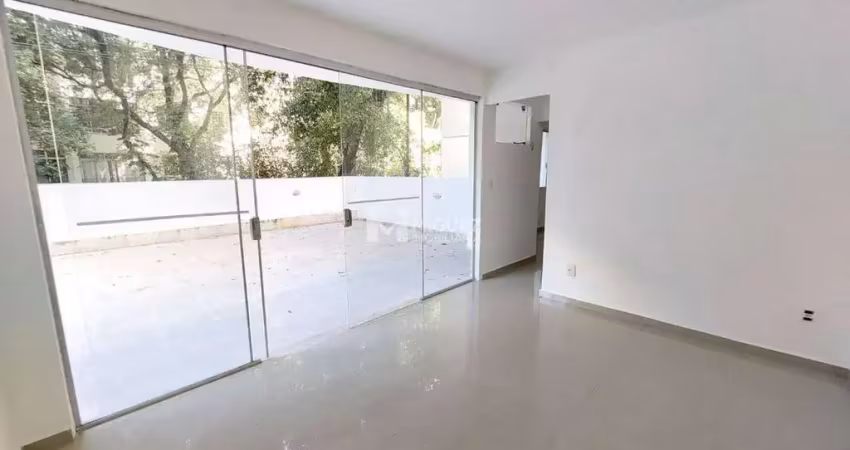 Casa a venda na rua afonso pena, tijuca! 2 salas, 5 quartos, suíte, terraço amplo, 2 vagas de garagem. do lado do metrô.