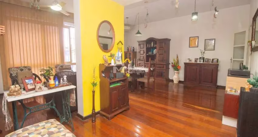Vendo apartamento tipo casa de vila, rua rego lopes. 4 quartos, terraço com piscina