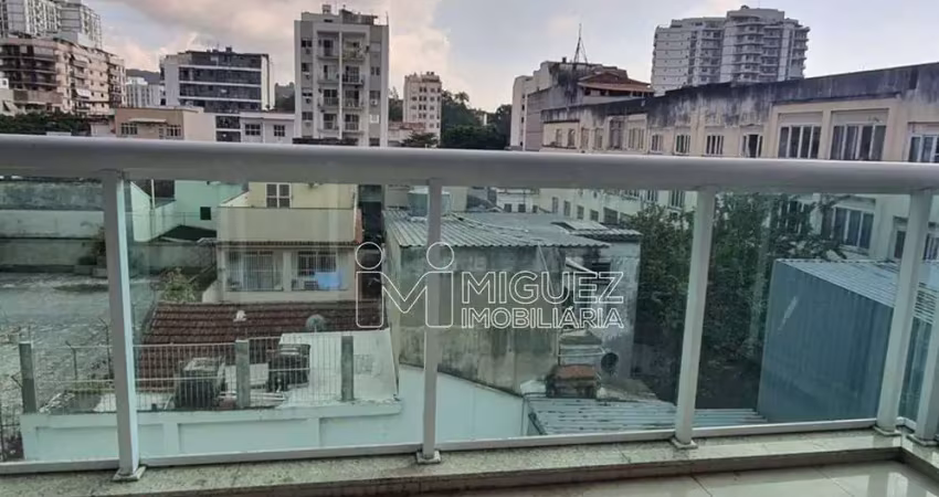 Apartamento com varanda, 2 quartos, suíte, vaga de garagem, piscina, rua dona maria - tijuca - rio de janeiro