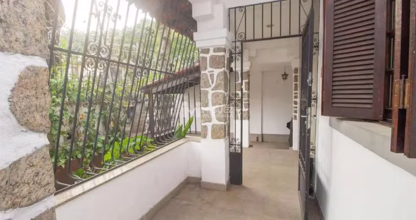 Casa à venda na rua mearim. 4 quartos sendo uma suíte, terraço com churrasqueira