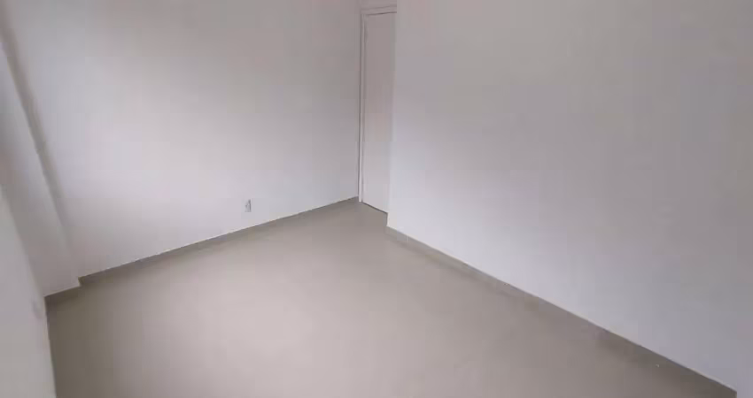 Apartamento a venda debruçado ao shopping tijuca. rua barão de mesquita. 3 quartos, 2 banheiros sociais, área e banheiro de serviço. 90 m². 1 vaga na escritura.