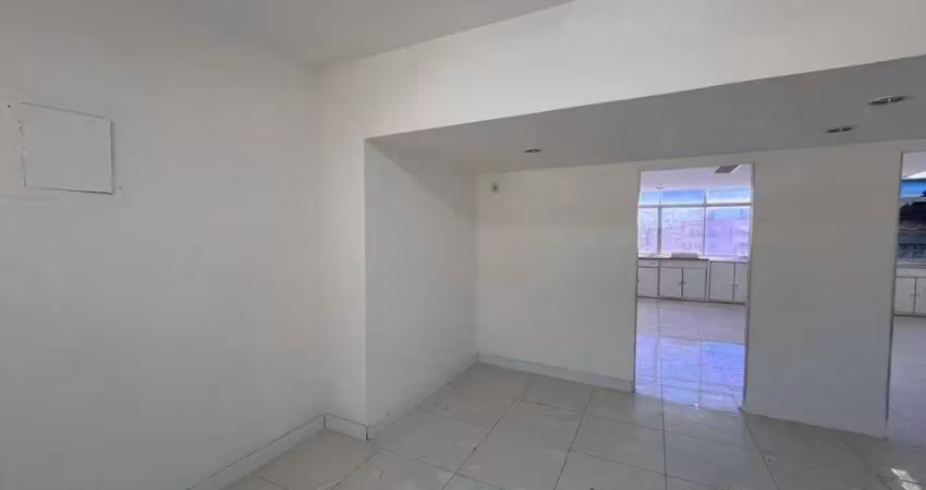 Vendo sala comercial no coração da saens pena com vaga