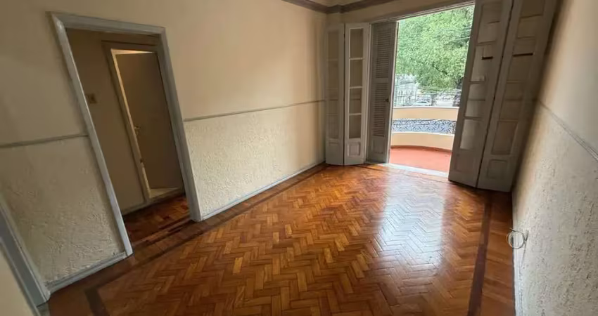 À venda, apartamento garden na tijuca. são 2 quartos, varanda e dependência completa, localizado na rua são francisco xavier, próximo a conveniências e transporte.