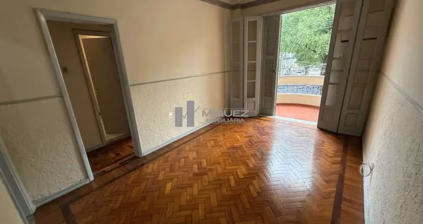 À venda, apartamento garden na tijuca. são 2 quartos, varanda e dependência completa, localizado na rua são francisco xavier, próximo a conveniências e transporte.