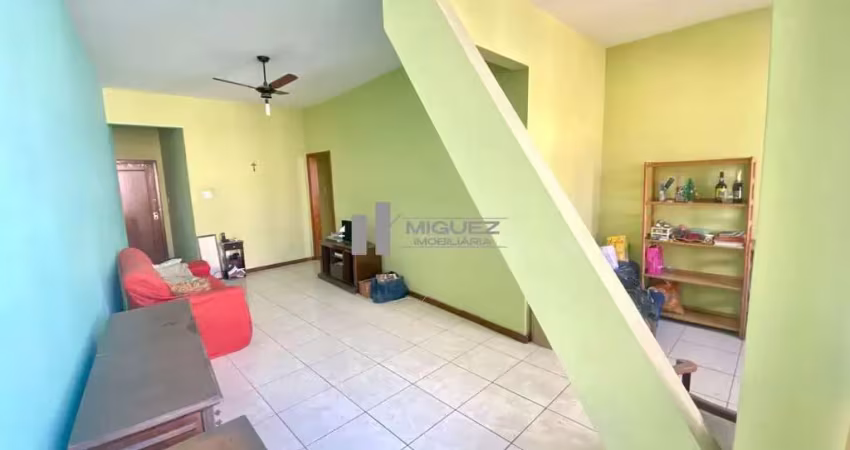 Aluga: apartamento na rua mariz e barros, esquina com a rua afonso pena (tijuca). sala, 2 quartos, com dependências completas e 1 vaga de garagem.