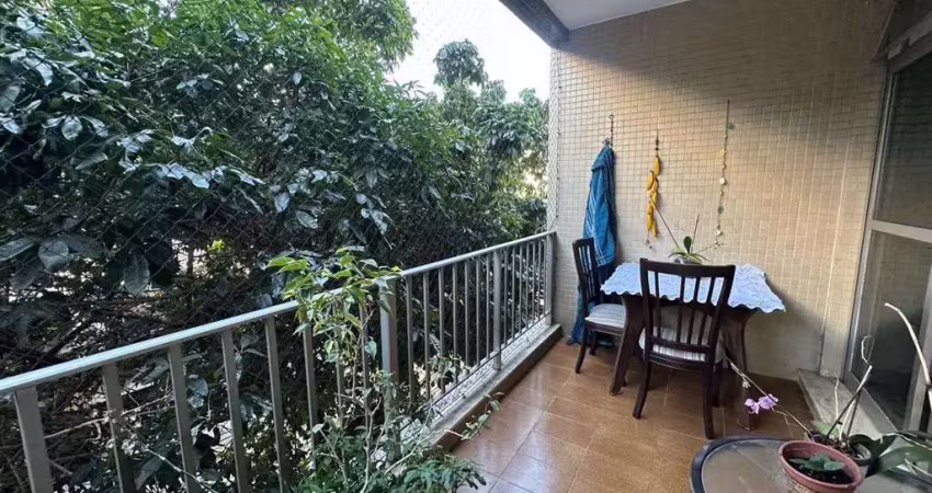 Apartamento à venda na rua lúcio de mendonça com 124 m² de planta bem distribuída. são 3 quartos (1 suíte), varandão espaçoso, 2 vagas de garagem e excelente localização. exclusividade no mercado.