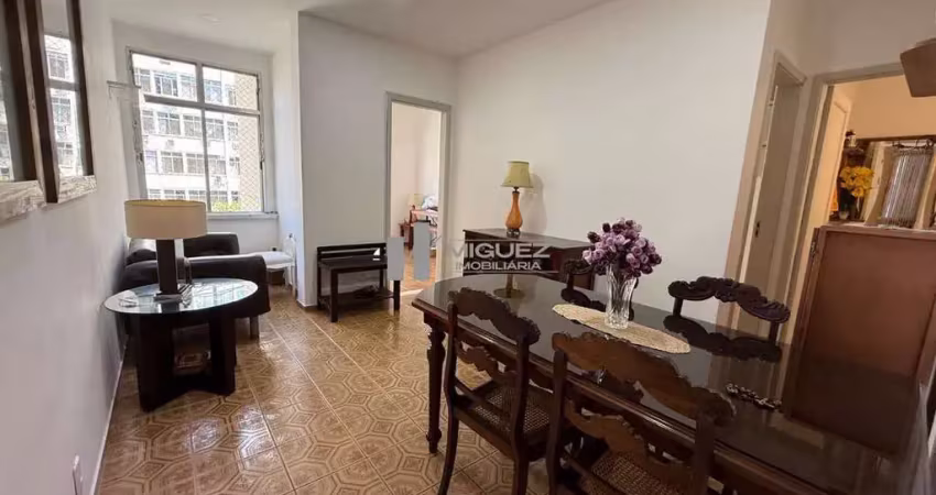 Na rua uruguai, tijuca, apartamento à venda com sala, dois quartos, banheiro social, cozinha e dependência completa. ideal para quem busca praticidade e boa localização. entre em contato para mais inf