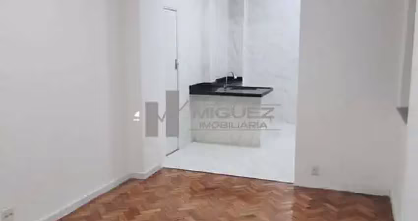 Apartamento a venda, av. paulo de frontin, rio comprido, sala, 2 quartos, banheiro social, cozinha, área de serviço.