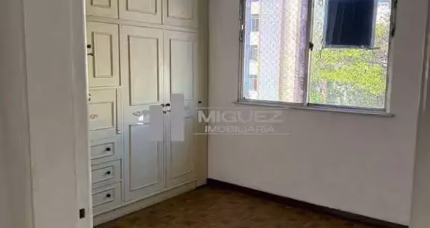 Apartamento à venda na rua uruguai, tijuca, sala, 2 quartos com dependência completa. excelente localização com fácil acesso ao metrô e comércio da região.