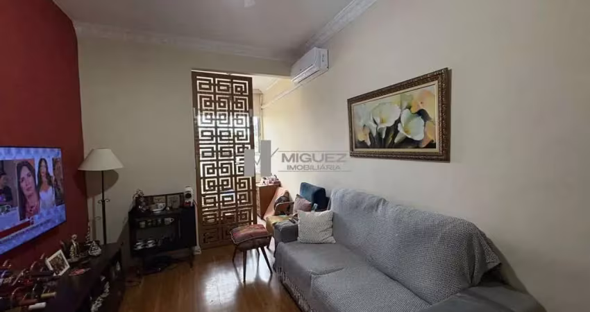 Apartamento à venda, rua uruguai (tijuca) com sala ampla e dois quartos sendo um suíte
