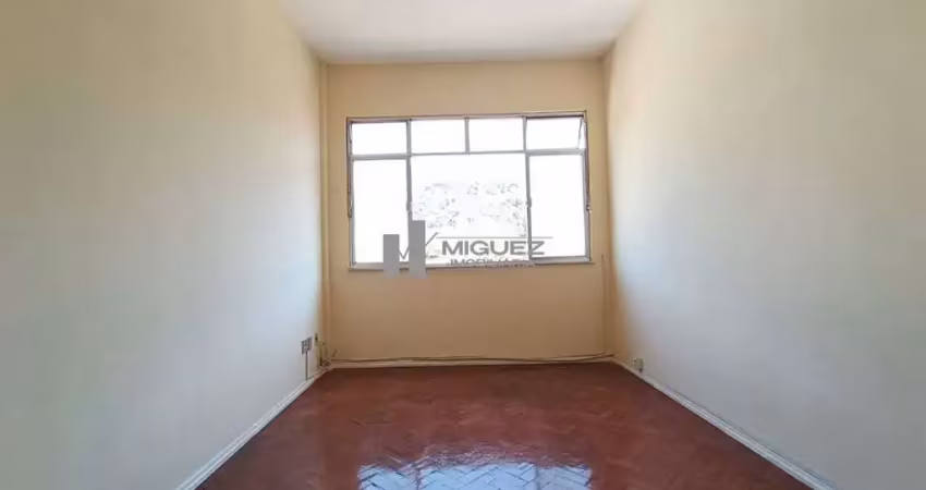 Alugo imóvel espaçoso e muito arejado de 2 quartos e dependência completa na rua heráclieto graça no lins de vasconcelos