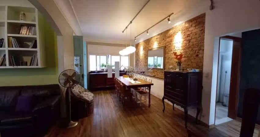 Casa de vila à venda na tijuca! são 3 quartos sendo 1 com suite e closet, varanda charmosa e vaga de garagem. próximo ao metrô uruguai
