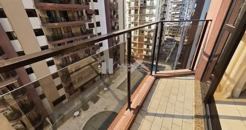 Apartamento a venda rua dona maria - poucos passos shopping tijuca. varanda, 3 quartos sendo 1 suíte, 1 banheiro social, copa cozinha, dependência revertida para escritório ou quarto, 2 vagas na escri