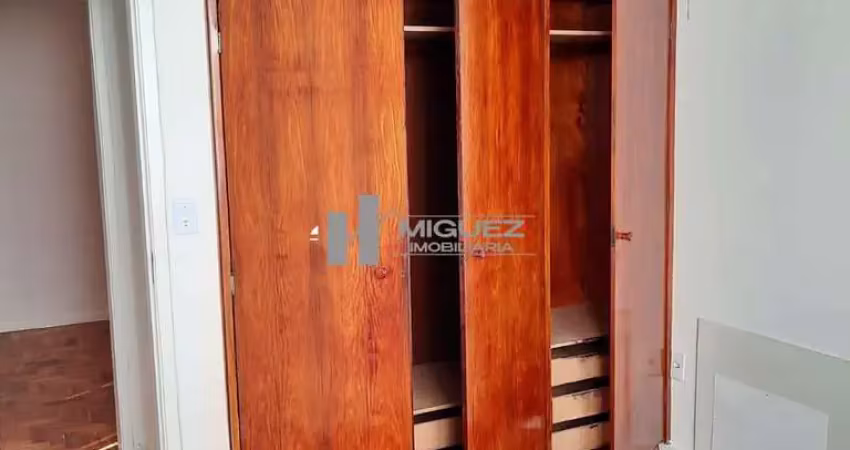Alugo apartamento rua gonçalves crespo (tijuca) sala, 3 quartos, 2 banheiros sociais, 1 vaga de garagem.