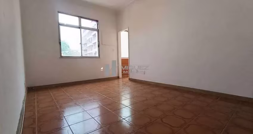 Alugo apartamento, 2 quartos e dois banheiros na rua oto de alencar.