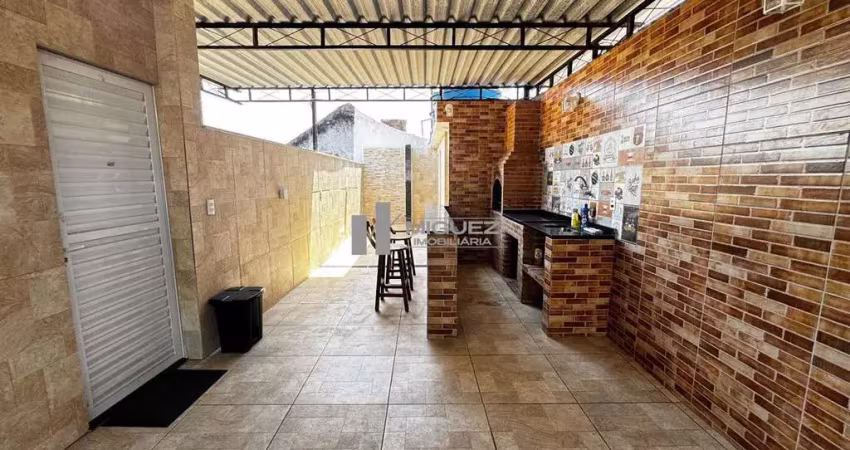 Alugo apartamento tipo casa com uma área externa fantástica, varanda, 2 quartos. rua navarro (catumbi)