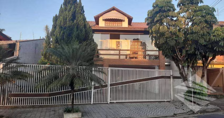 Sobrado com 5 dormitórios à venda, 309 m² - Campos Elíseos - Taubaté/SP