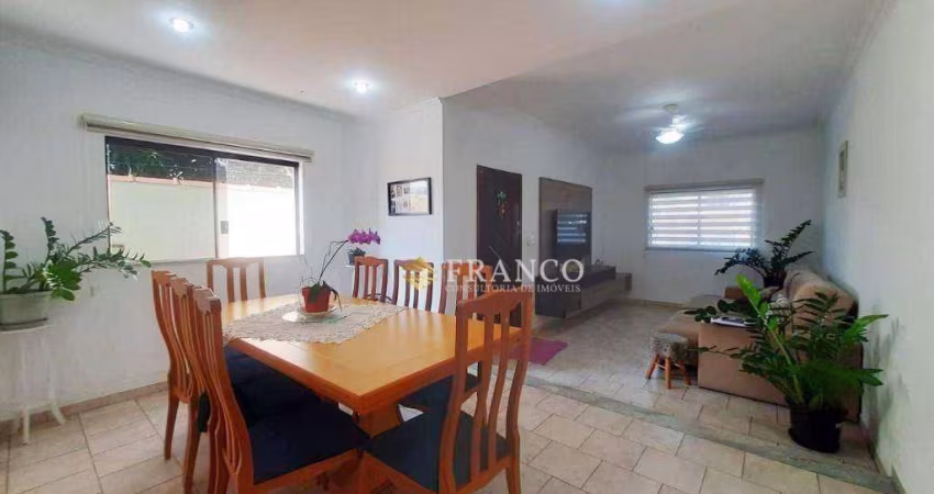 Sobrado com 3 dormitórios à venda, 142 m² por R$ 450.000,00 - Condomínio São Charbel - Taubaté/SP