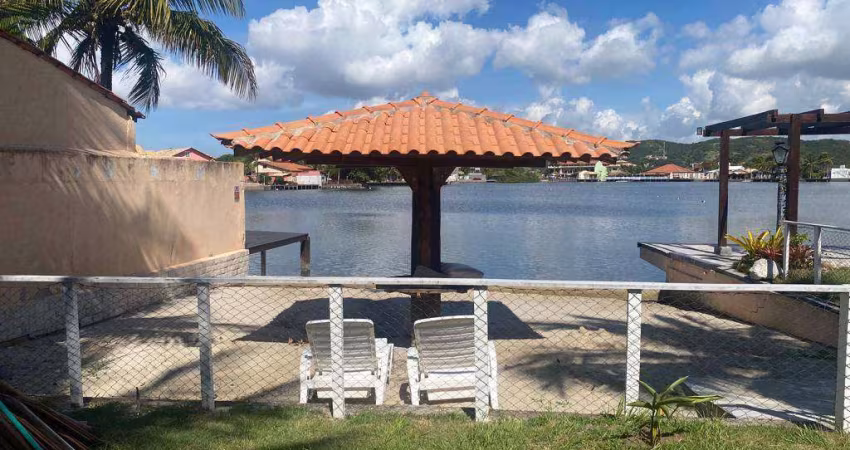 Casa em Cabo Frio com Deck de Acesso ao Canal e Praia Particular