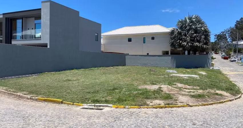 Terreno plano de esquina - Condomínio Havaí
