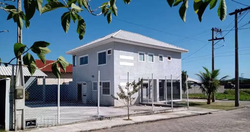 Casa espaçosa com 3 quartos (2 suíte)  no Condomínio Collynas Park!