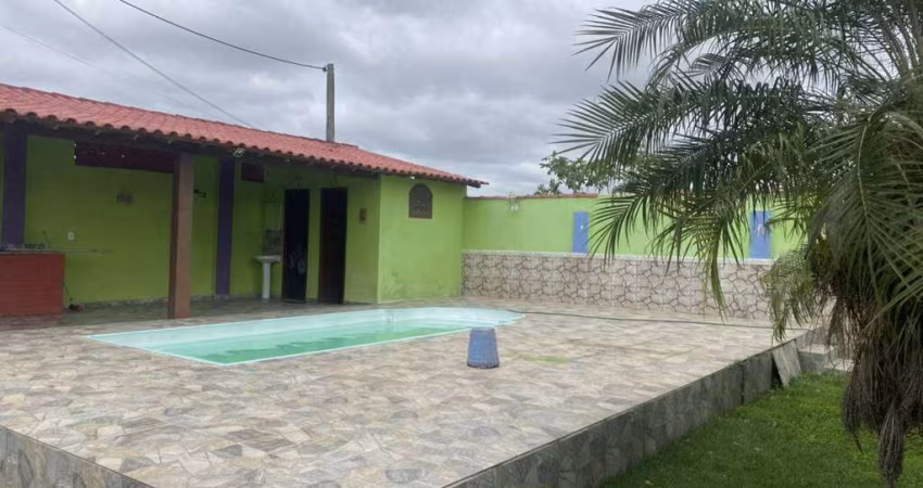 Casa com Piscina, Galpão e Edícula em Localização privilegiada