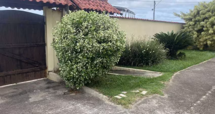 Oportunidade Única! Casa com Amplo Terreno em Localização Privilegiada!