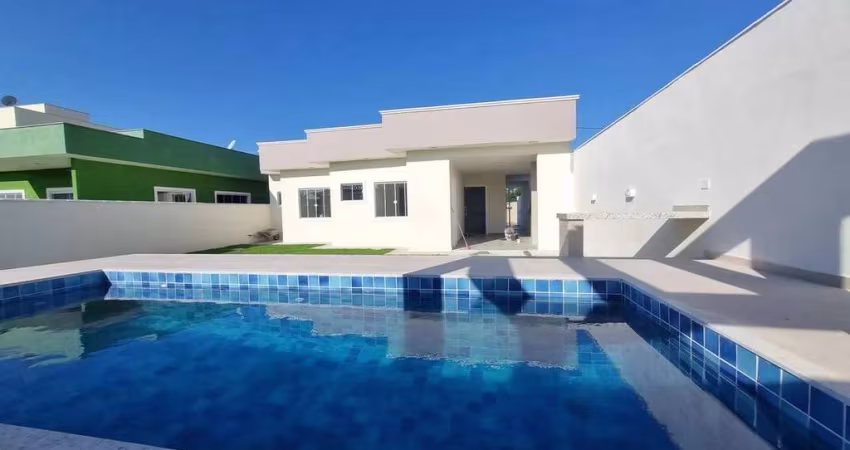 Casa à venda 3 quartos com piscina - Araruama/RJ