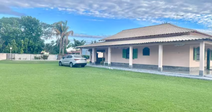 Casa à venda com 4 quartos em Praia Seca, Araruama/RJ