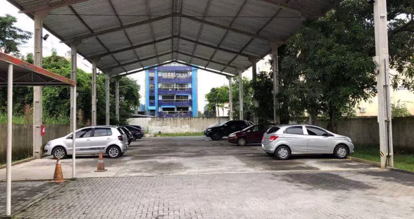 Galpão com amplo terreno ao lado da prefeitura - araruama/rj