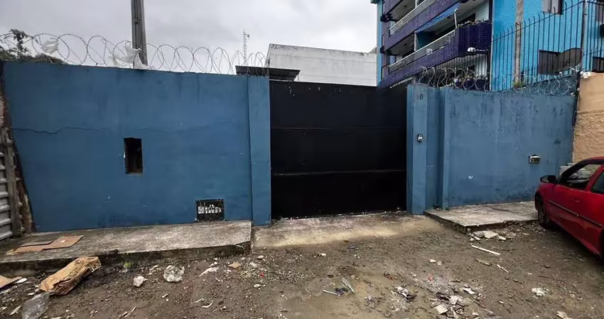 Galpão com salas + terreno amplo no centro de araruama/rj