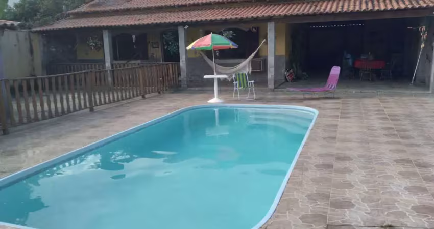 Casa à venda com 2 quartos + àrea gourmet completa em iguabinha/rj