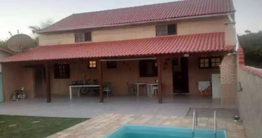 Casa com 3 quartos e piscina - condomínio sonho de vida