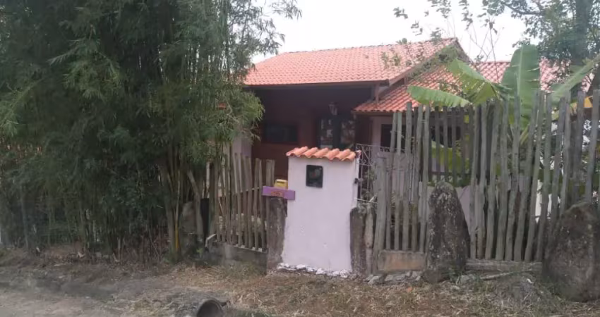 Casa/sobrado à venda  vista panorâmica para o mar, mais 02 kitnets na praia de fora- palhoça/sc