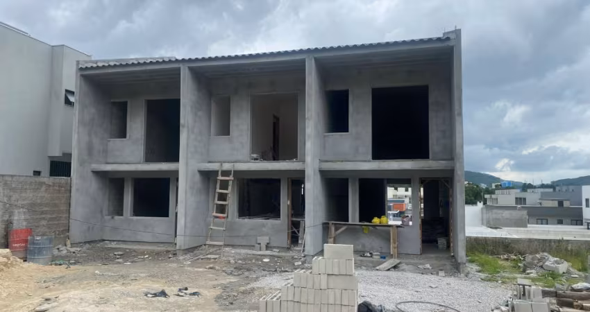 3 Sobrados á venda com 81 m² Loteamento Pedra Branca- São José