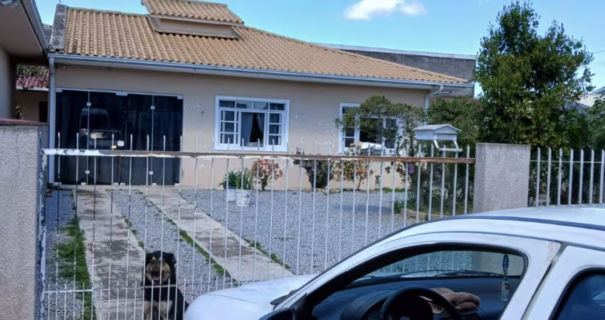 CASA 3 Quartos, 3 Vagas, Amplo Terreno - Barra do Aririú