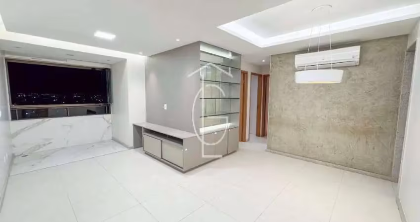 Belíssimo apartamento reformado e com móveis em casa amarela