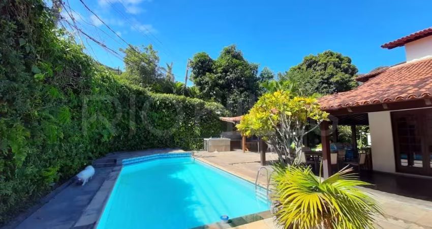 Casa em condomínio, com 4 quartos e 520m², à venda em Itaipu, Niterói/RJ