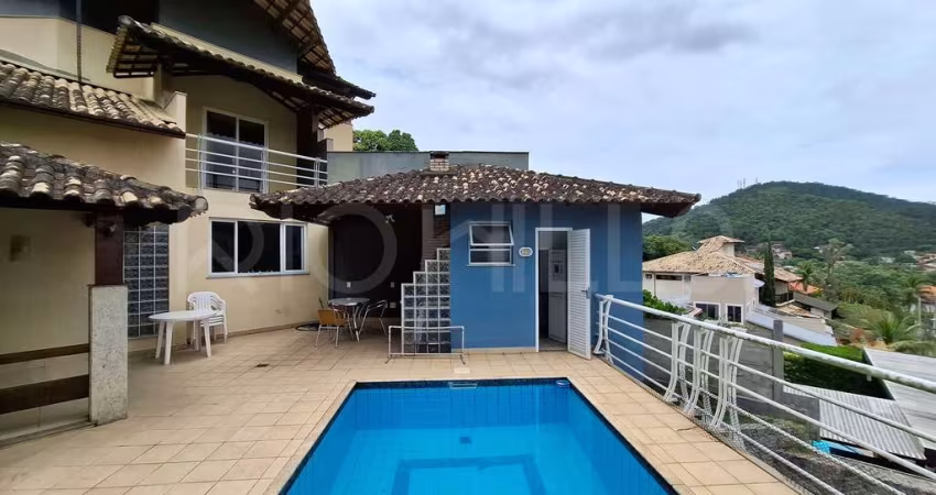 Casa Duplex de 4 quartos, com 303m², à venda em Maria Paula, Niterói/RJ