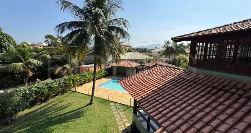 Casa em Condomínio, com 3 quartos e 410m², à venda em Itacoatiara, Niterói/RJ