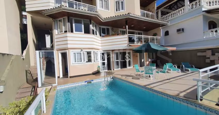 Casa em condomínio com 4 quartos e 550m² à venda em charitas, niterói/rj
