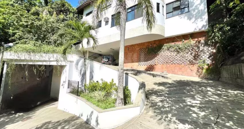Casa duplex em condomínio, com 4 quartos e 330m², à venda em são francisco, niterói/rj